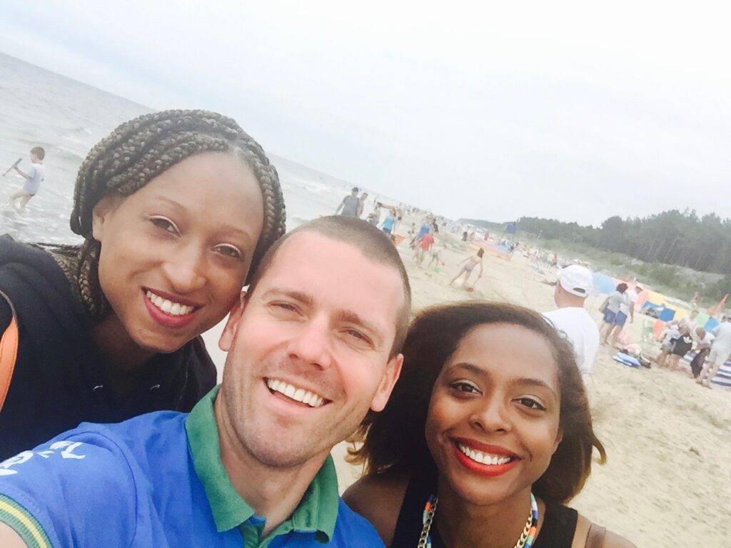 friends taking selfie in Rewal beach in Poland