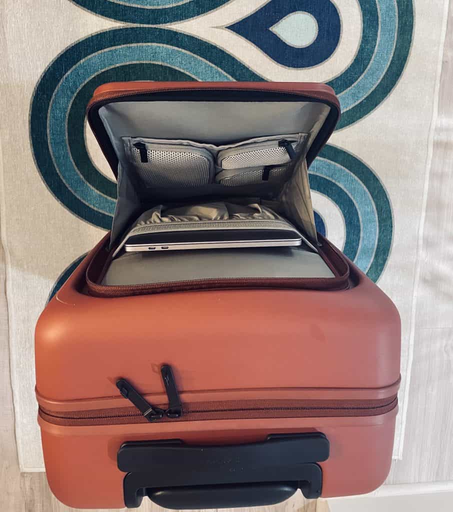 Carry on suitcase with opened front pouch